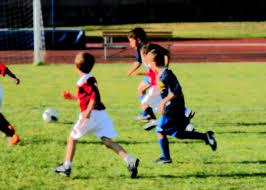 Bambini che giocano a calcio Bambini che giocano a calcio